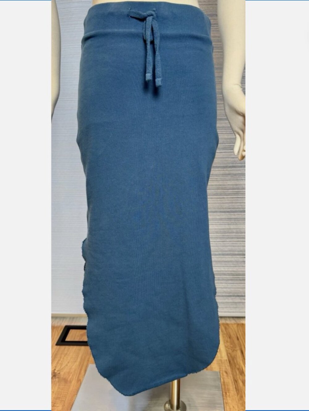 Frank & Eileen Unforgettable French Terry Skirt in Deep Sea Blue size M